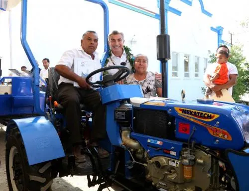 Impulsa Tony Gali a campesinos de la Sierra Negra