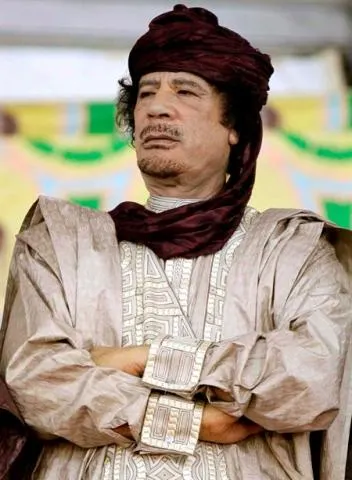 Revelan que Gadhafi pudo enterrar oro en el desierto