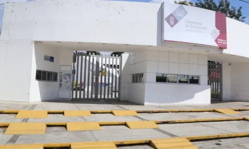 Maestros inconformes por incumplimiento de su pago se manifestaron en la SEP