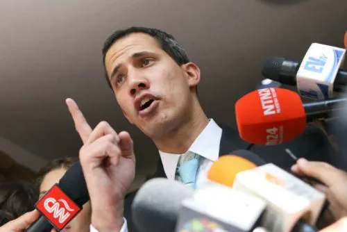 Juan Guaidó denuncia que fuerzas especiales están fuera de su casa