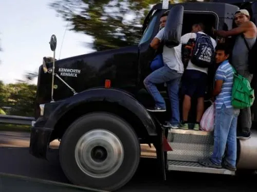 Por caravana migrante, Trump quiere militarizar la frontera con México