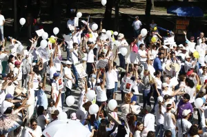 Miles marchan en rechazo a matrimonios igualitarios en Puebla