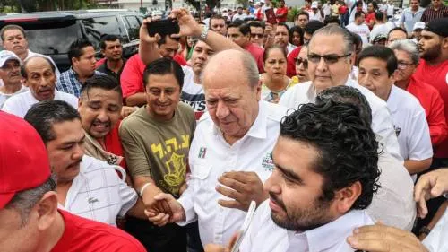López Obrador confirma que existe una denuncia contra Romero Deschamps por robo de combustible