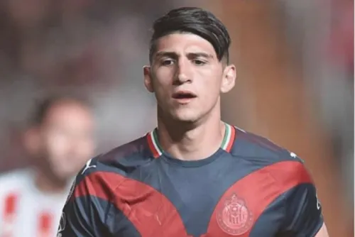 Chivas confirma la salida de Alan Pulido