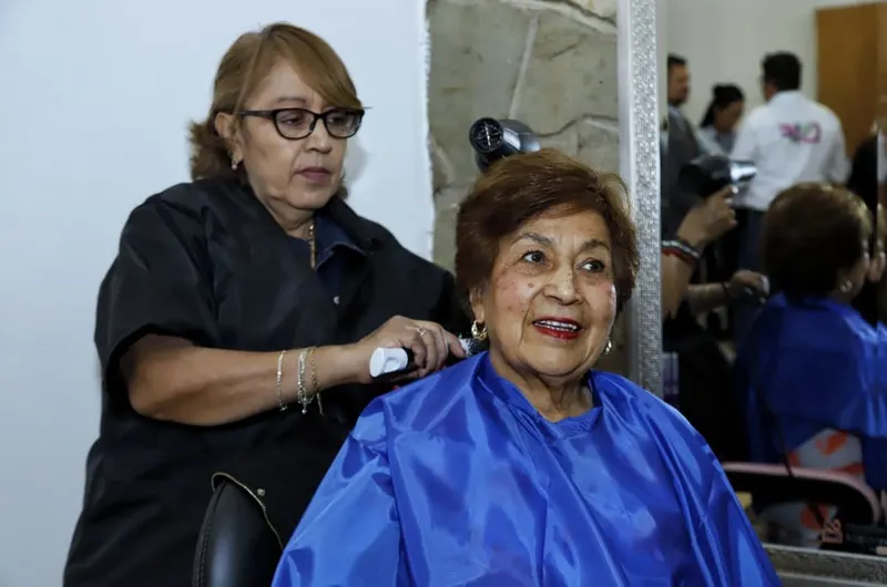 smdif-pue-oxxo-taller-cortes-adultos-mayores