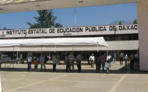 Funcionarios y diputados, en nómina de IEEPO