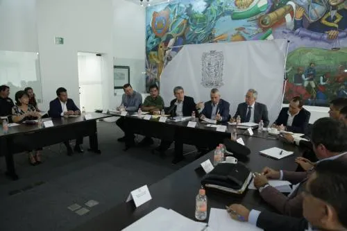 Gobierno y municipios revisan esquemas de seguridad y combate al robo de combustible