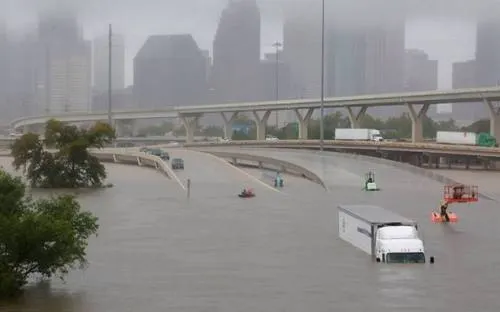 Harvey deja inundaciones sin precedentes en Texas