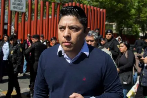 Ricardo Gallardo anuncia su renuncia al PRD