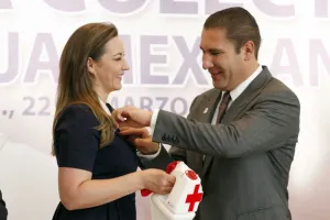 Moreno Valle y Martha Érika Alonso inician la Colecta 2013 de la Cruz Roja Mexicana