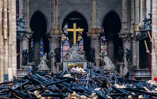Usarán donaciones excedentes de Notre-Dame para otros edificios dañados