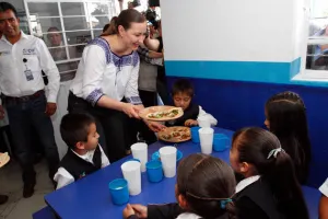 MEAMV entrega equipamiento para 20 desayunadores en Chignautla y Xiutetelco