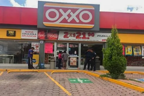 Agente vial resulta baleado al intentar frustrar asalto en Oxxo de Forjadores