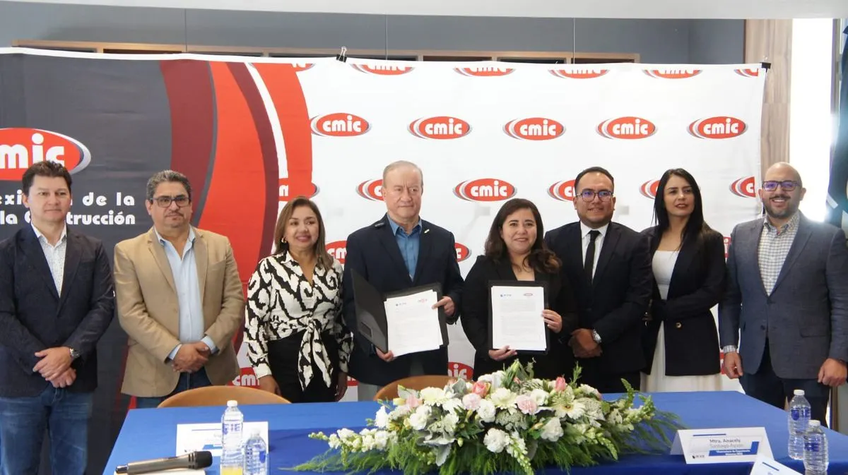 La Cámara Mexicana de la Industria de la Construcción (CMIC) e IEXE Universidad firmaron un convenio de colaboración con el objetivo de impulsar la profesionalización del sector de la construcción en Puebla