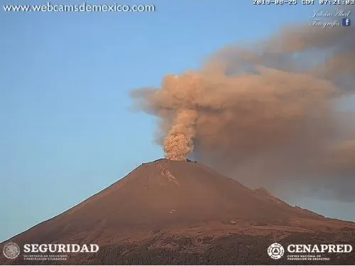 Explosión de Popocatépetl genera caída de ceniza en municipios de Puebla