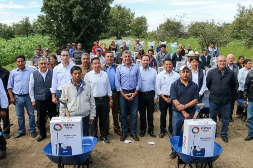 Tony Gali apoya a productores de la zona del volcán