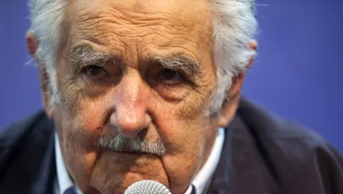 Expresidente José Mujica renuncia al Senado y se retira de la vida política