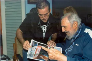 Publican las primeras fotos de Fidel Castro en casi seis meses