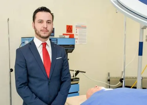 Egresado de medicina de la UDLAP de los mejor evaluados