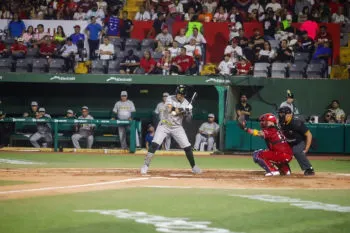 Pericos de Puebla cayó 9-2 frente a El Águila de Veracruz en el inicio de la Temporada 2025 de la LMB