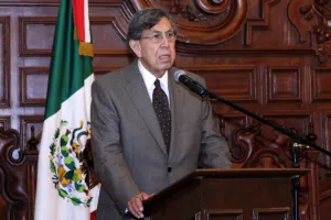 BUAP abre puertas del Paraninfo a Cuauhtémoc Cárdenas