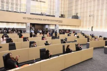 Promueven en el Congreso de Puebla reconocimiento a maestras y maestros; “daremos paso firme para reivindicar la labor docente”, señala Laura Artemisa García