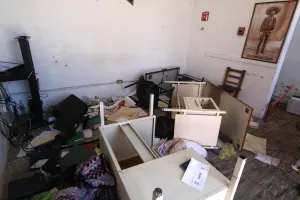 Habitantes de Santa Isabel atacan alcaldía
