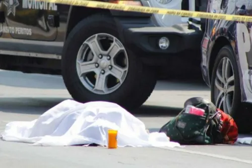 Muere mujer al ser atropellada por transporte público