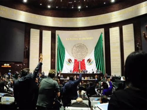 PRD propone salario mínimo de 100 pesos