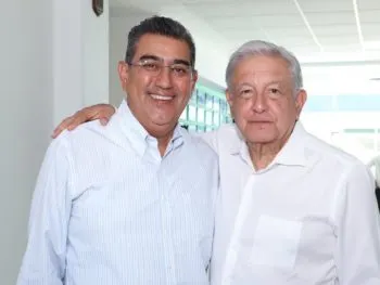 Gobernador de Puebla invita a López Obrador a inauguración de unidades de Cardiología y Oncología