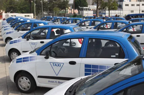 Dejan de circular 400 mototaxis; se entregan cien unidades locales