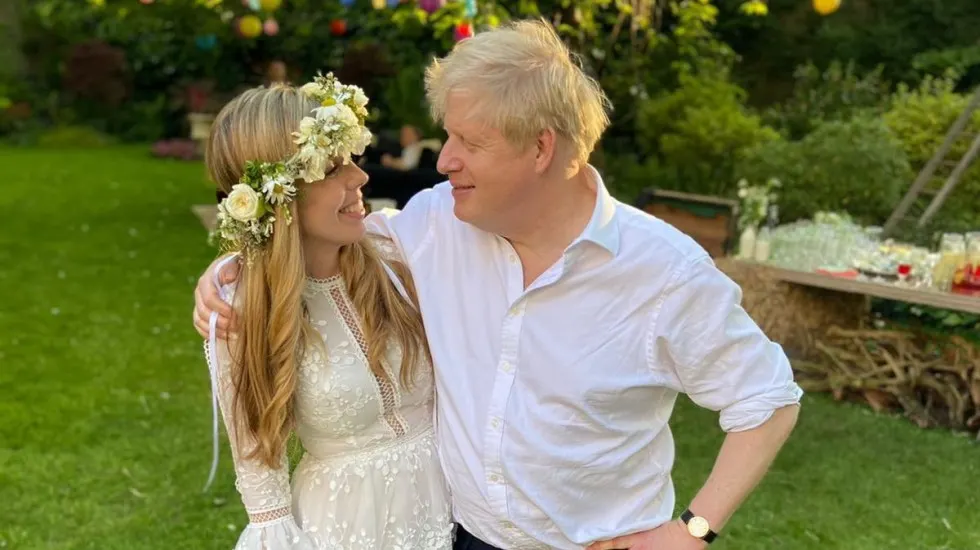 Confirman que Johnson sí se casó en secreto con Carrie Symonds