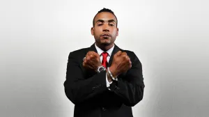 Revocan cargos contra Don Omar por agresión a mujer