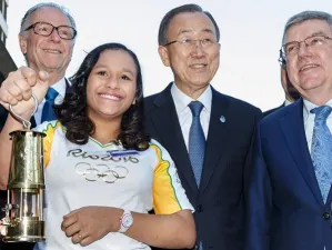 La llama olímpica visita la sede de la ONU