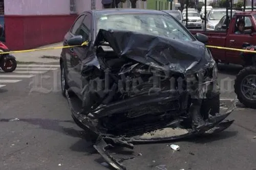 Una Ruta M2 chocó contra un auto dejando cuatro heridos