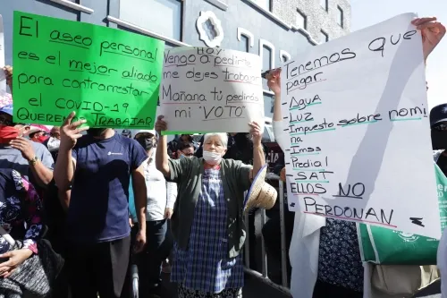 Piden reactivación de baños públicos, tienen 8 meses sin trabajo 