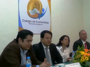Presentan libro en español sobre nuevas técnicas para el análisis de la economía