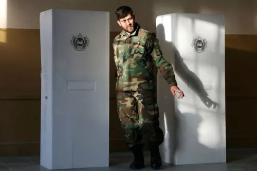 En plena jornada electoral, bomba deja 15 heridos en centro de votación de Afganistán