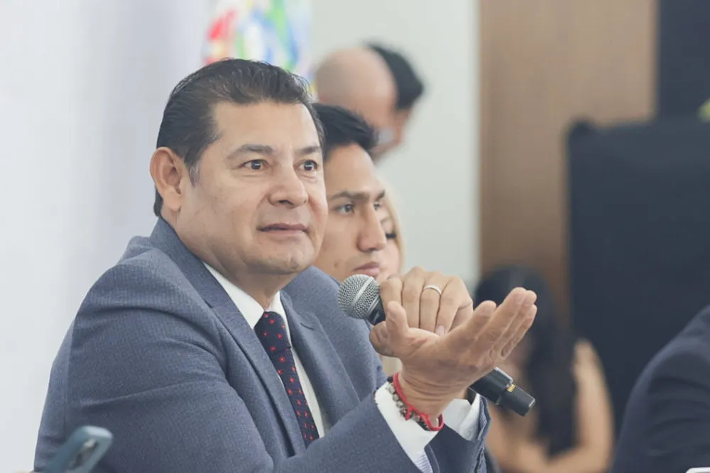 "Pónganse a trabajar y revisen sus antecedentes": Armenta frena a políticos adelantados y alcaldes flojos rumbo al 2027