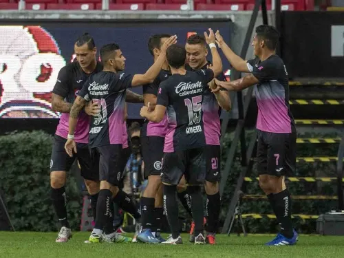 Cruz Azul se impone a Chivas y vuelve al subliderato