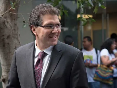 Reitera Ríos Piter, va como independiente por la presidencia en 2018