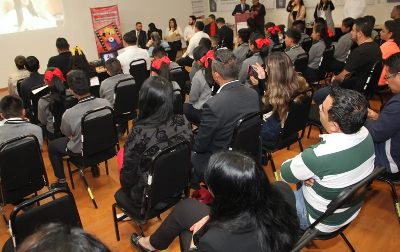 participantes de concurso de video contra trabajo infantil