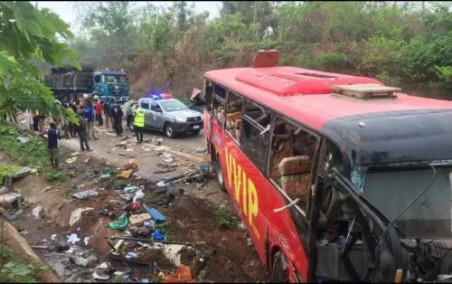Choque de autobuses en Ghana deja al menos 65 muertos
