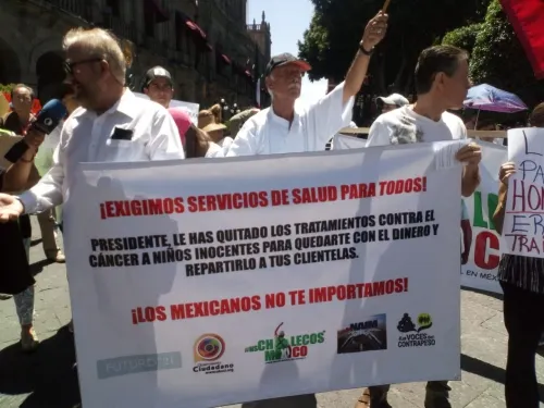 Ciudadanos arropados por “Chalecos México” exigen renuncia de AMLO por mantener estancado al país