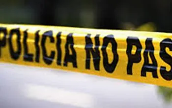 Vuelca pipa que transportaba ácido nítrico en Sonora