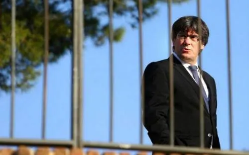 Gobierno de España pide a Puigdemont aclarar situación antes del jueves