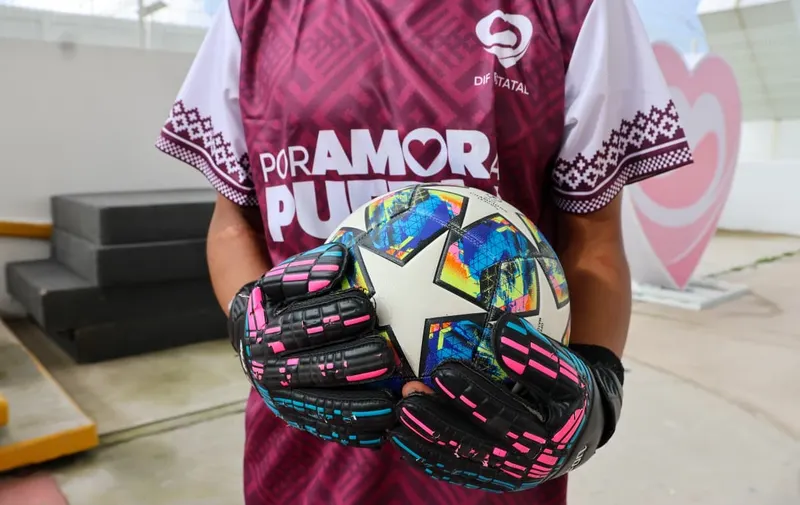 Jóvenes de la Casa del Adolescente conviven con futbolistas del Club Puebla