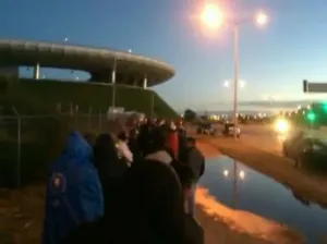 Hacen largas filas por un boleto del Clásico nacional