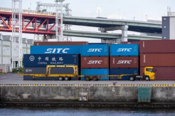 Japón registra déficit comercial al caer exportaciones de automóviles a EE. UU.