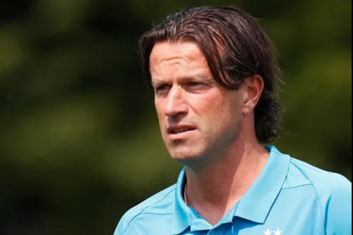 PSV nombra a Ernest Faber como director técnico interino
